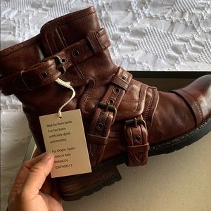 NWT Ugg Boots (sold out)